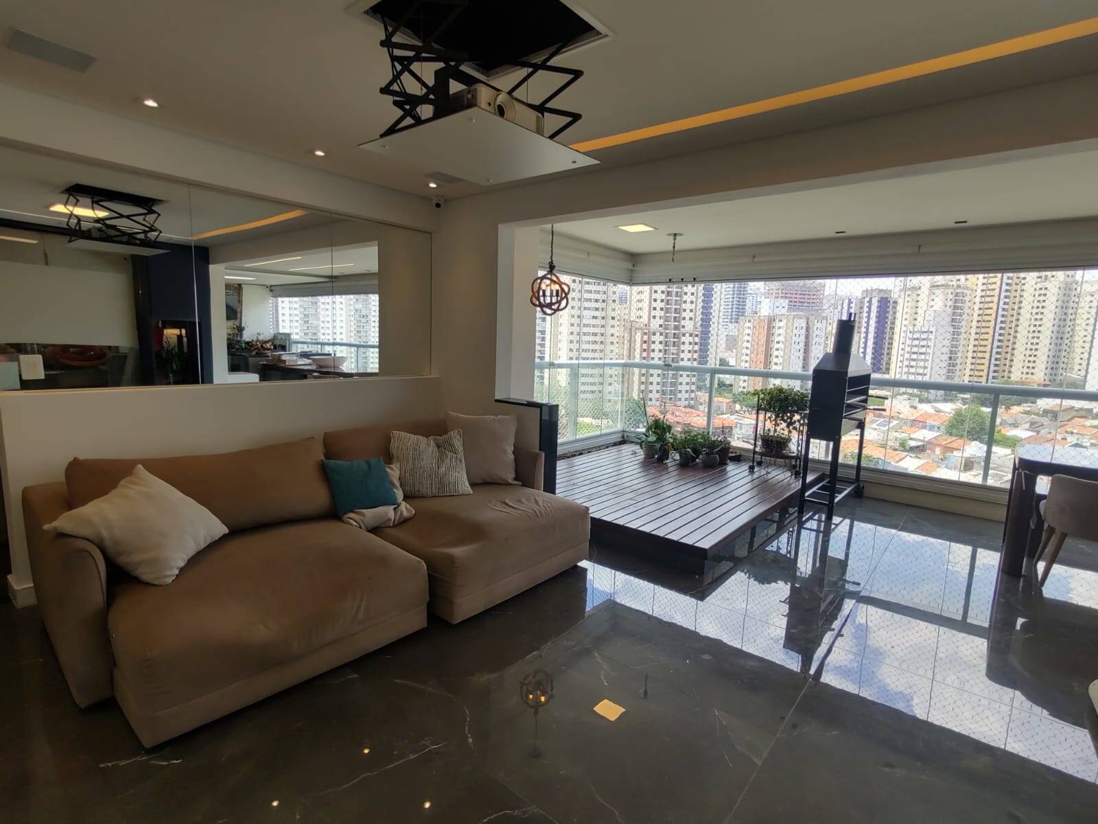Apartamento à venda com 3 quartos, 150m² - Foto 1