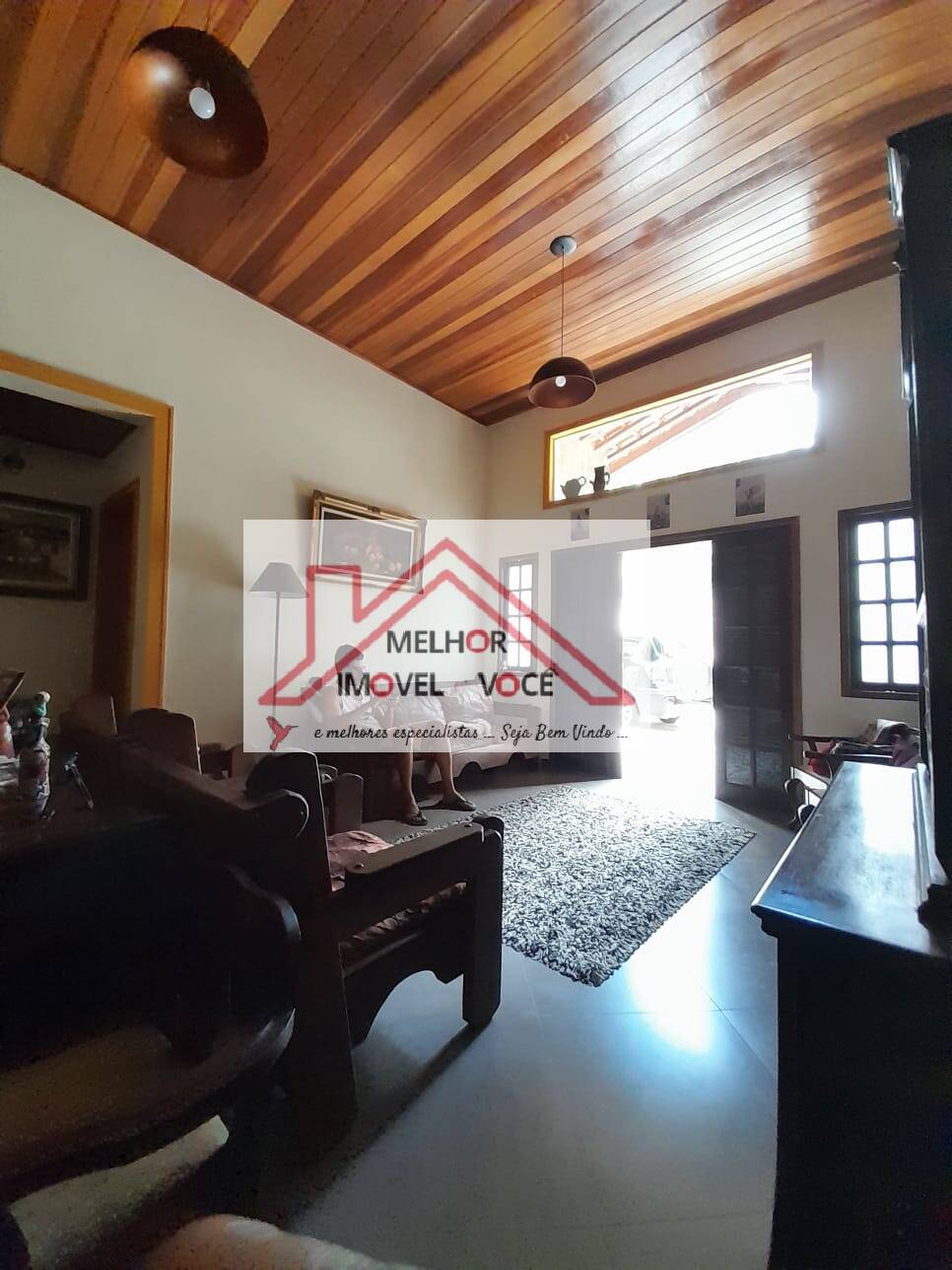 CASA A VENDA, CHÁCARA PRONTA PARA MORAR. TODO CONFORTO E ÓTIMA LOCALIZAÇÃO