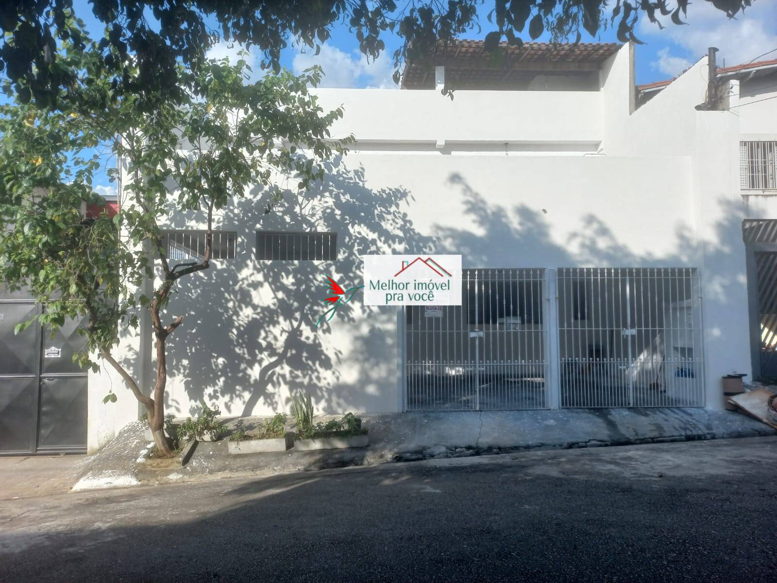 Residência Espaçosa com Lazer e Conforto.