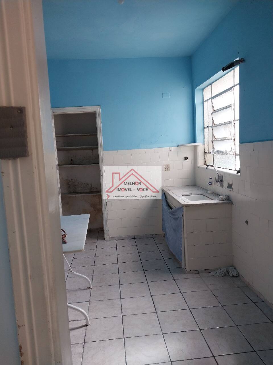 CASA A VENDA COM EDÍCULA. NEGÓCIO EXCELENTE PARA INVESTIMENTO