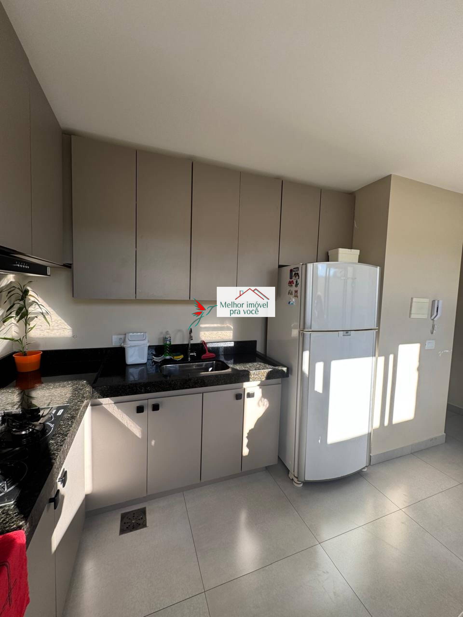 VENDE-SE CASA EM CONDOMÍNIO FECHADO – MOBILIADA - CENTREVILLE