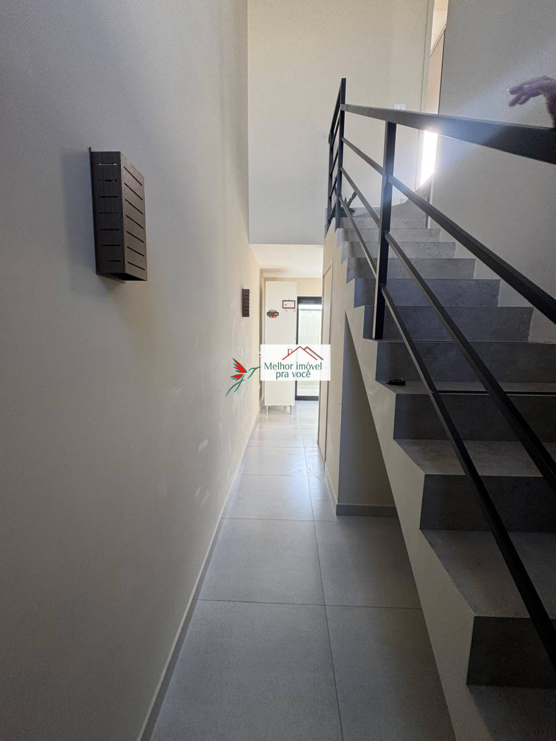 VENDE-SE CASA EM CONDOMÍNIO FECHADO – MOBILIADA - CENTREVILLE