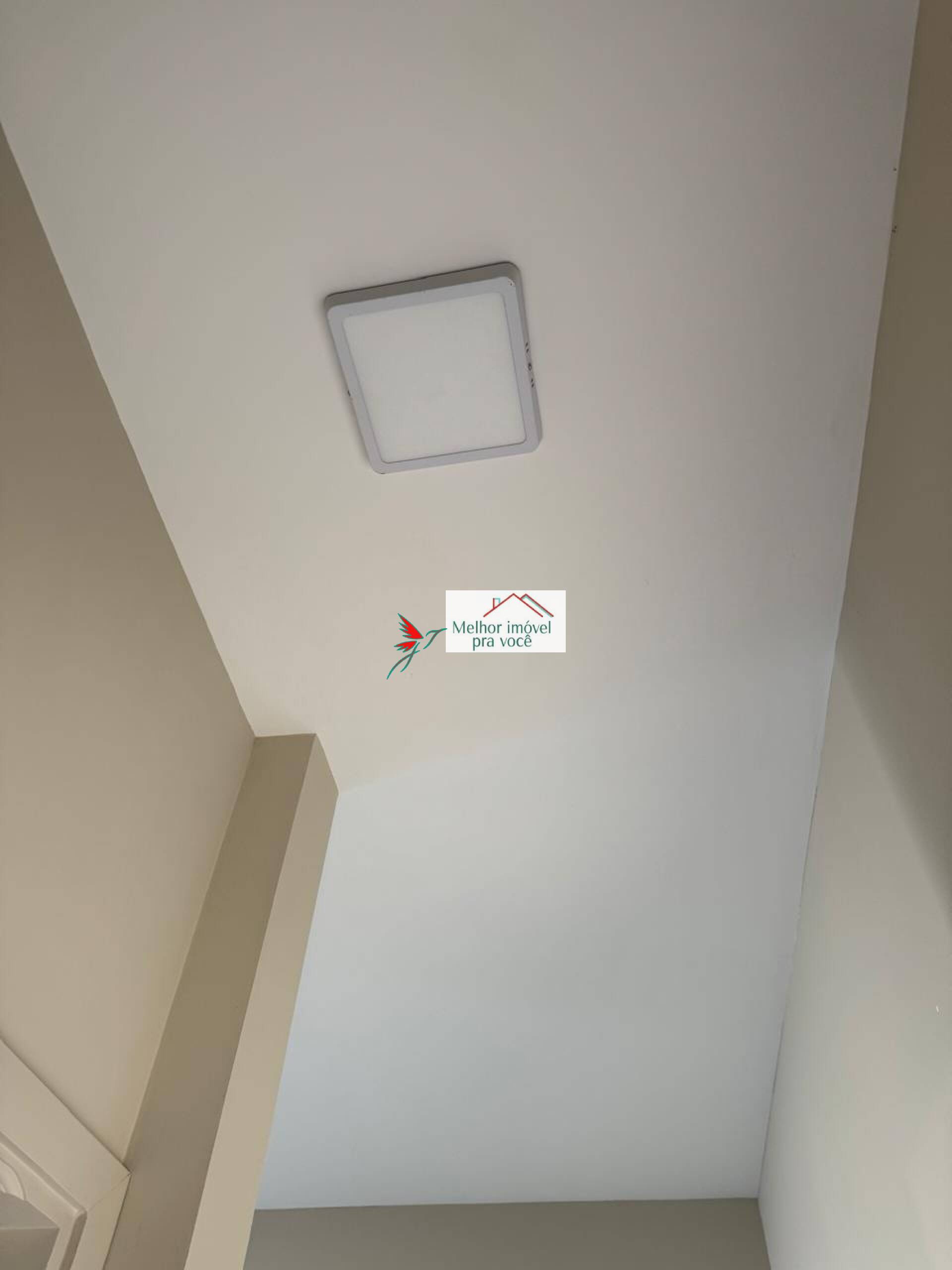 VENDE-SE CASA EM CONDOMÍNIO FECHADO – MOBILIADA - CENTREVILLE